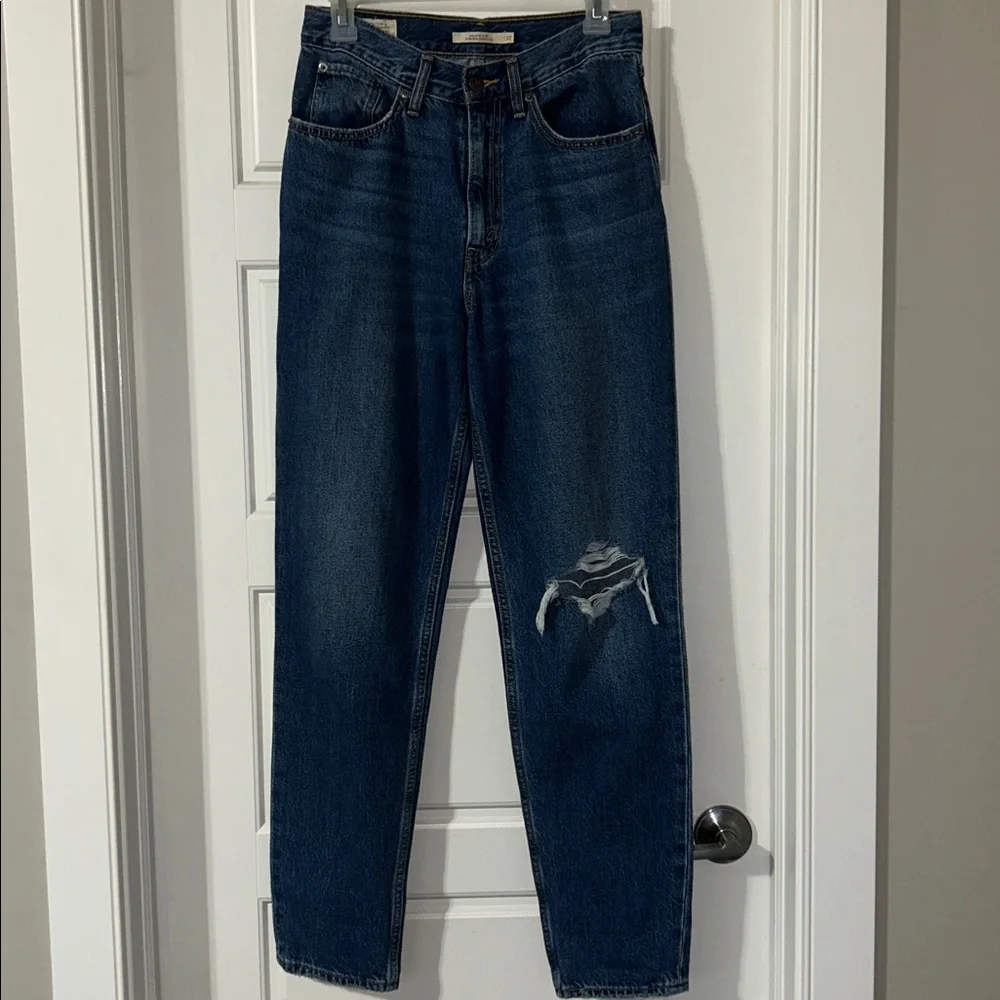 Levi’s High Rise Mom Jeans - Picture 2 of 12